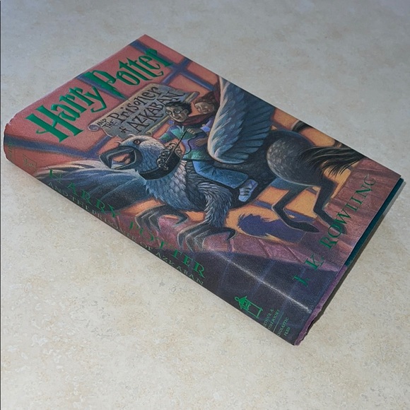 Harry Potter and the Prisoner of Azkaban book 3 - Picture 6 of 7